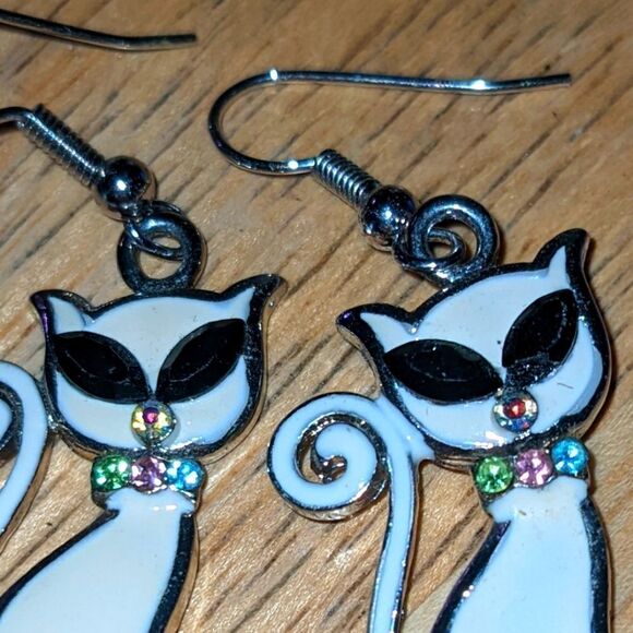 $5 Item! New in Bag Cat Dangle Earrings with Crystal Face and Collar - Picture 6 of 6